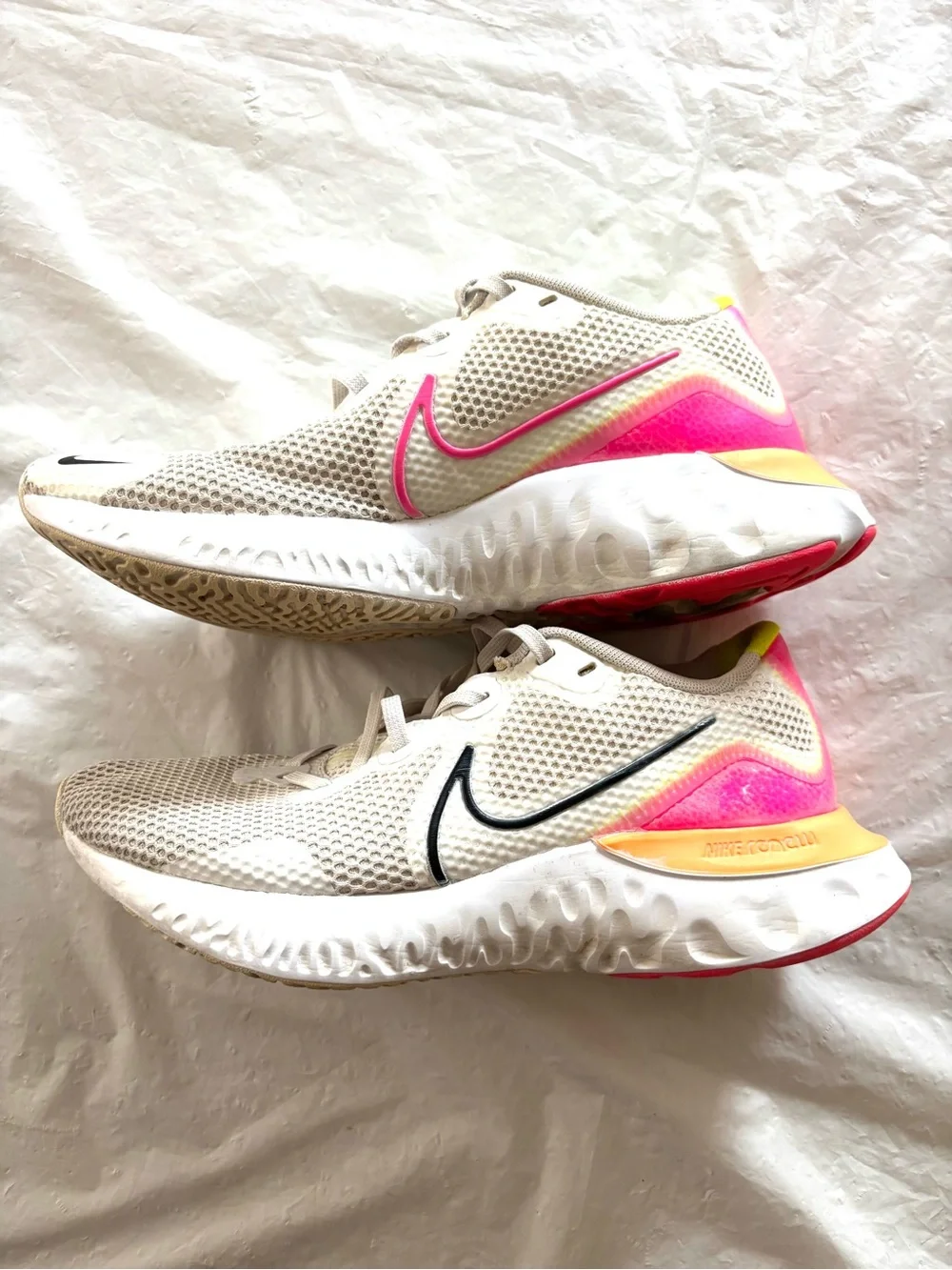 Nike Pink White Renew Run Sneakers CK6360-005 SZ 8.5